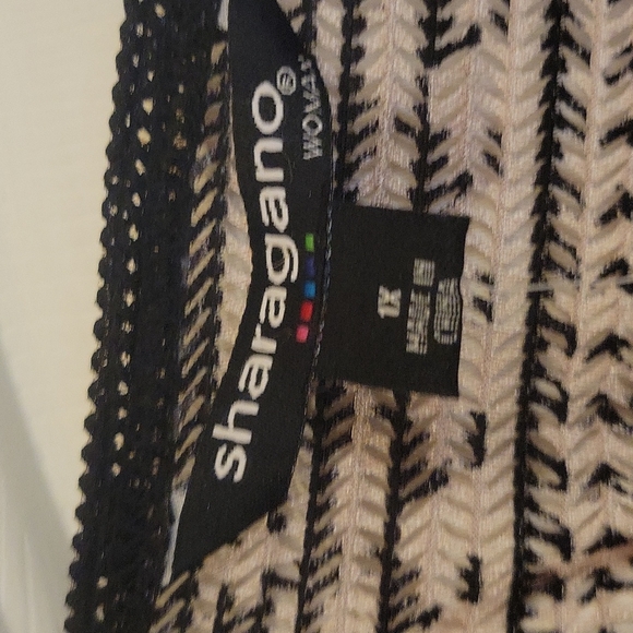 Crocheted Pattern Top - Picture 3 of 7